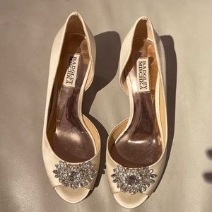 LIKE NEW Badgley Mischka Satin Dress Shoes